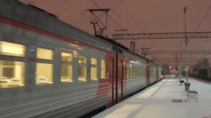 Электропоезд  ЭД4М / ЭТ2М на станции "Кушелевка".