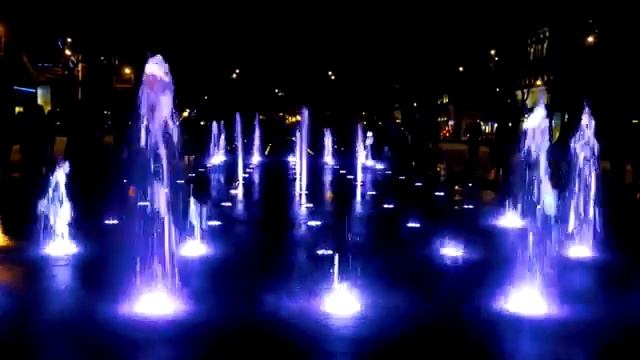 Вхід в Оперний краще місце для зустріцей перед походом в ресторан. смотреть онлайн