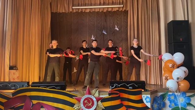 Танец "Маки" Школа №108 смотреть онлайн