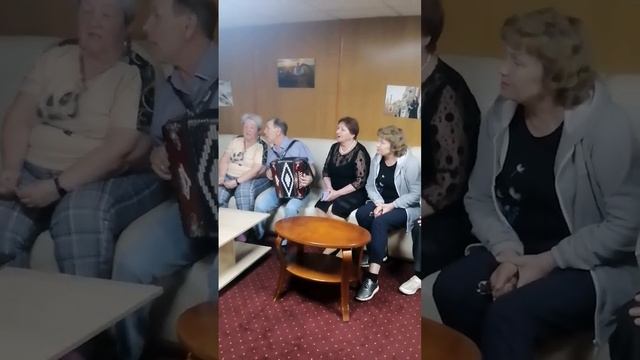 Песня о деревеньке #песня #shorts #гармонь #song #народнаяпесня #туристы #народ #наборту #теплоход смотреть онлайн