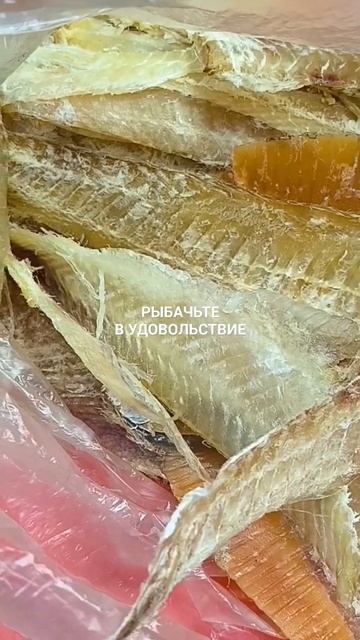 С маленького ерша снимаю филе.