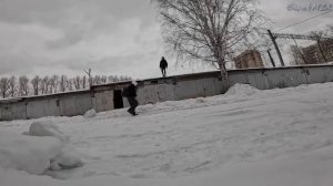 НЕ НА ТОГО НАРВАЛИСЬ ПАРКУР НА ГАРАЖАХ