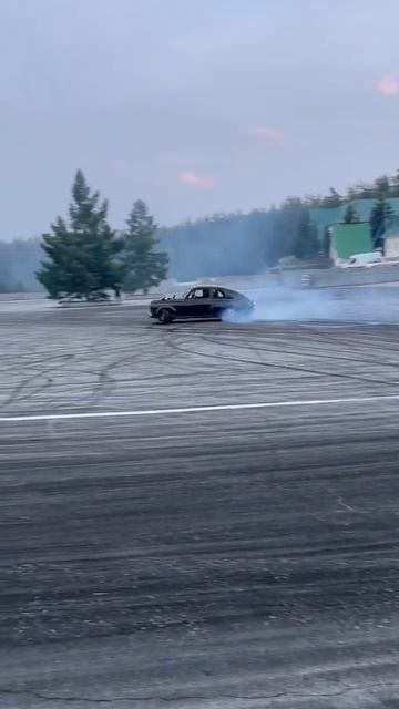 Кстати финт с выходящим дымом и крыльев не сработал 😂 #blackhole #drift #3uz #победа #drifting смотреть онлайн