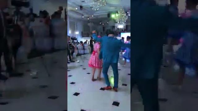 Танцы в ресторане Султан смотреть онлайн