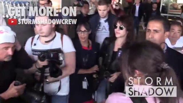 Charlotte Gainsbourg arriving at Nice airport for the 2019 Cannes Film Festival смотреть онлайн