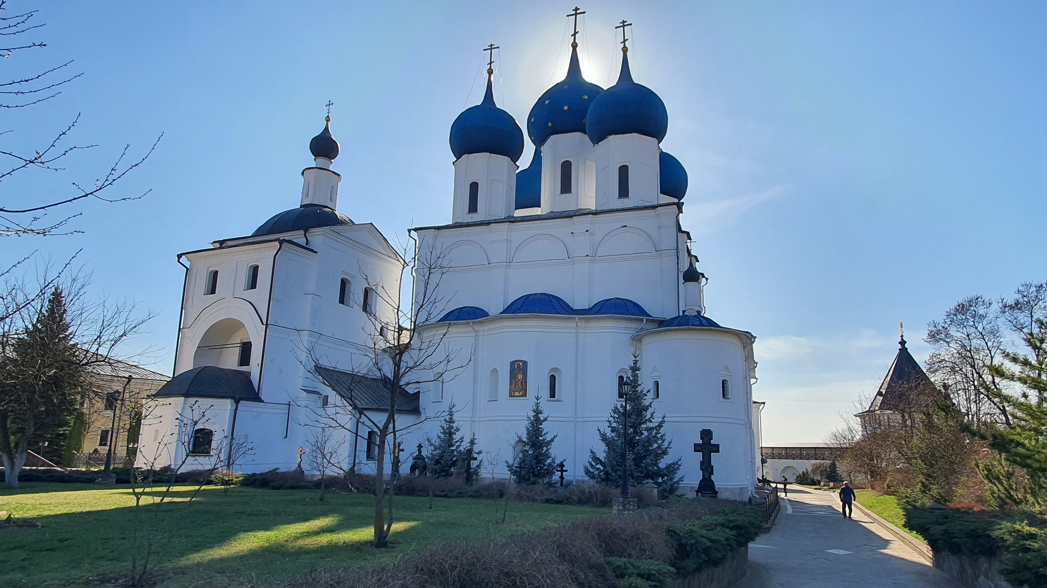 Высоцкий ставропигиальный мужской монастырь. Основан в XIV веке. Серпухов смотреть онлайн