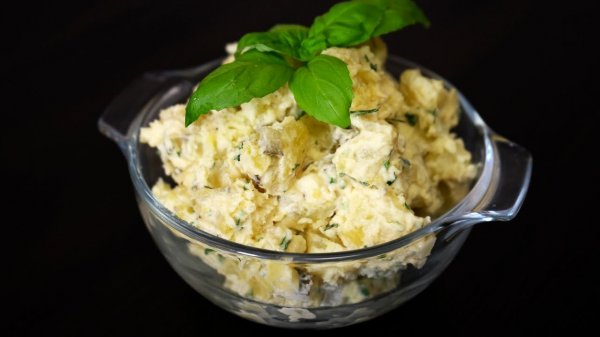 Готовлю этот салат, когда нет времени. Бюджетный и вкусный салат с картошкой.