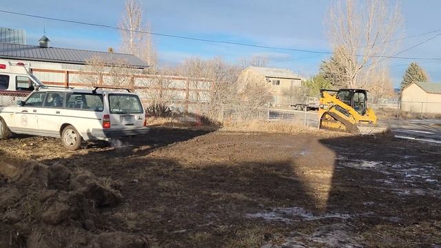 Volvo 240 donuts in the yard! смотреть онлайн