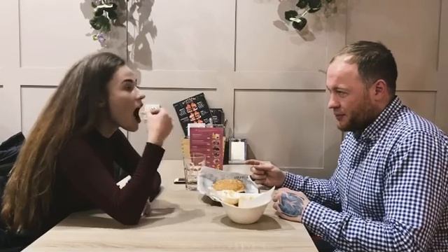ТИПИЧНАЯ БАБА В РЕСТОРАНЕ! смотреть онлайн