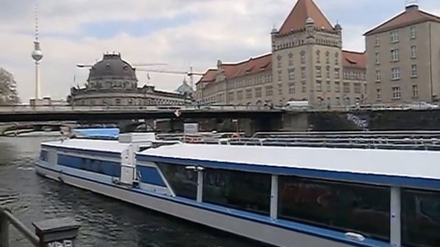 Ух ты! Катер в центре Берлина!/Germany