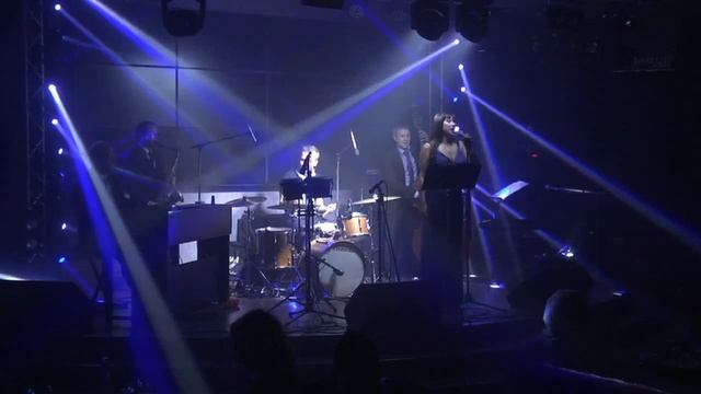 Ирина Бабичева и Black Sea Band - Almost Like Being In Love смотреть онлайн