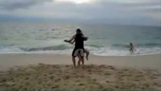 УШИ ВАН ГОГА - Ибица ночью смотреть онлайн