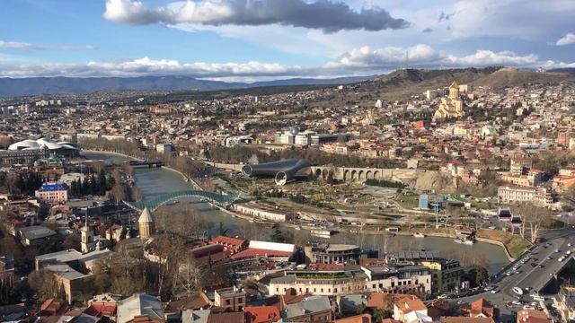 Грузия. Тбилиси. Панорама старого города 28.03.2019 2 смотреть онлайн