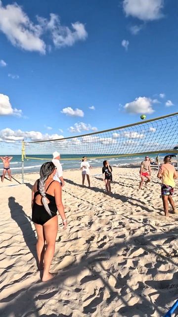 Лучшие моменты пляжного волейбола в Варадеро #Куба #Варадеро #PGS #varadero #отдыхнакубе смотреть онлайн