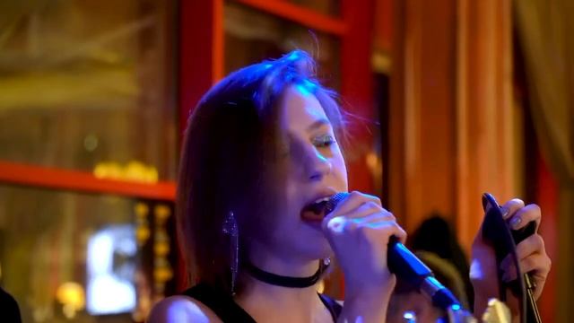 Арина Хомченко и кавер-группа Electric Avenue @ Live ресторан Ян Примус смотреть онлайн