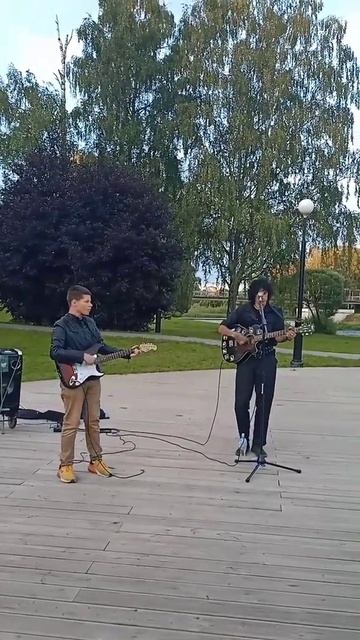ЛЕТО. Выступление Псковского Цоя и Псковского Каспаряна. @Shorts. смотреть онлайн