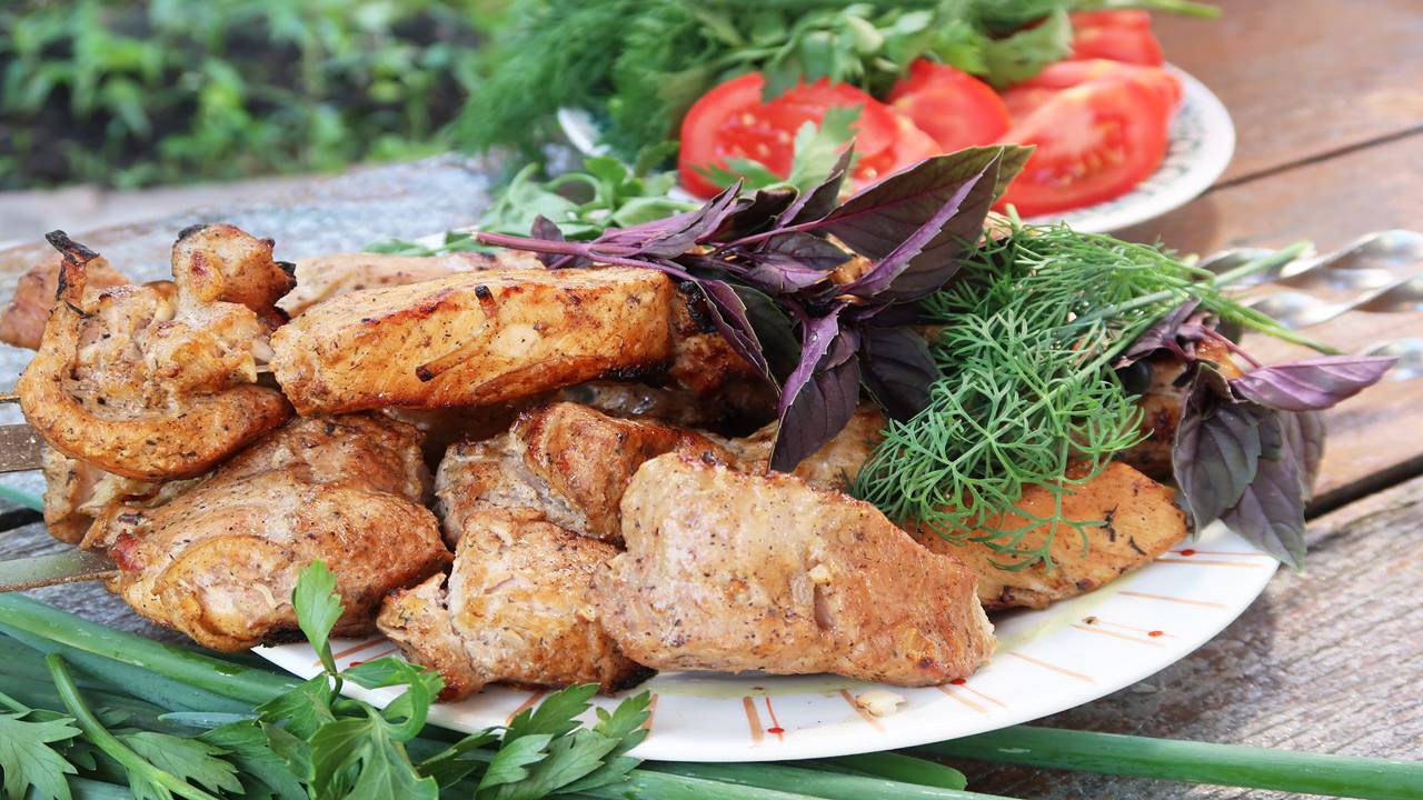 Сочный и Нежный Шашлык из Свинины на Кефире Который Тает во Рту смотреть онлайн