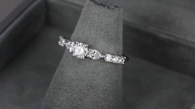 Изысканное золотое кольцо с бриллиантами смотреть онлайн