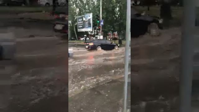 Улицы после ливня в Николаеве смотреть онлайн