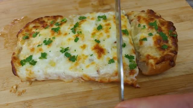 Отличная ИДЕЯ для перекуса! Готовлю через день и семье не надоедает! Сама в шоке от этого смотреть онлайн