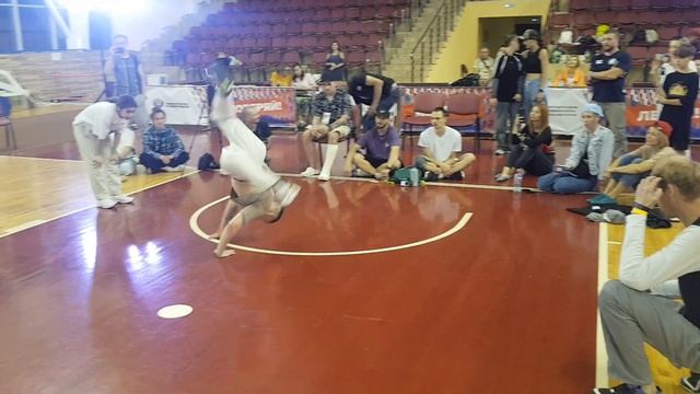 Break Dance. Открытый турнир по Брейкенгу на призы СФТС. Статус Профи. Баттл Финал смотреть онлайн