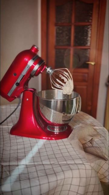 Мороженое 🍨 Рецепт: сливки 33%-500г сгущёное молоко-380г. смотреть онлайн