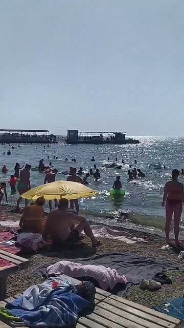 ☀️Анапа🌅 Высокий берег ⛱️Малая бухта🏝️ Люди загорают стоя🌊 Пляж🏖️ Море🌄 Июль смотреть онлайн