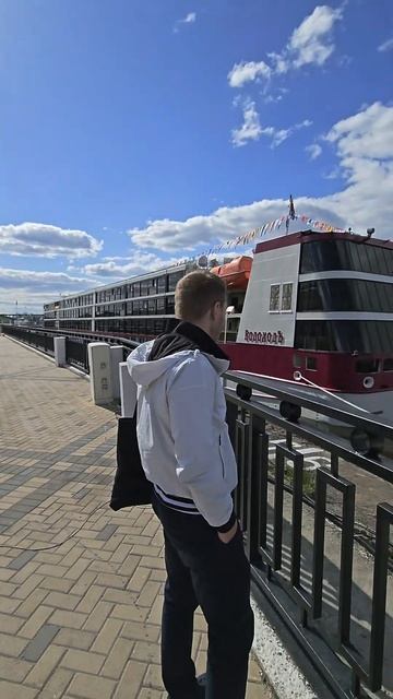 теплоход Мустай Карим в Нижнем Новгороде motor ship Mustai Karim in Nizhny Novgorod смотреть онлайн