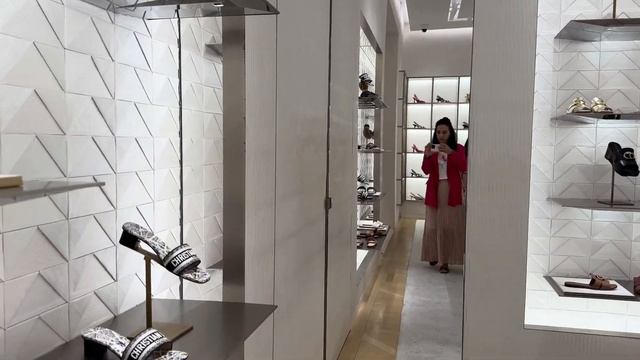 АБУ ДАБИ. ЛУВР. Обзор отеля Rotana. Путешествуем с дочерью. Весна 2024 смотреть онлайн