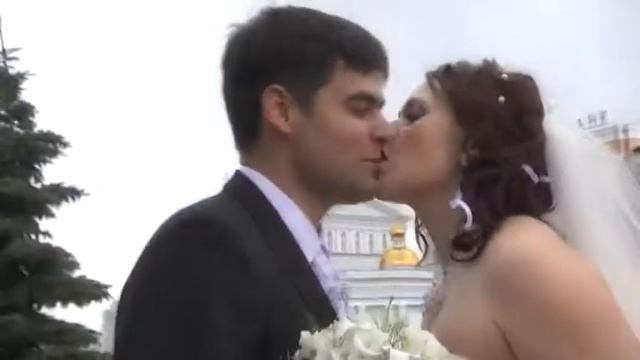 Видеосъемка свадьбы. Романтичная прогулка жениха и невесты смотреть онлайн