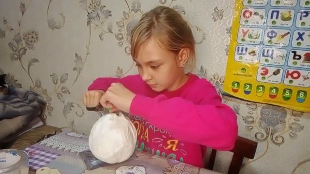 Обклеиваем шарик Идея из шарика Своими руками смотреть онлайн