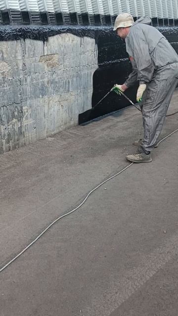 Гидроизоляция битумной мастикой фундамента ангара