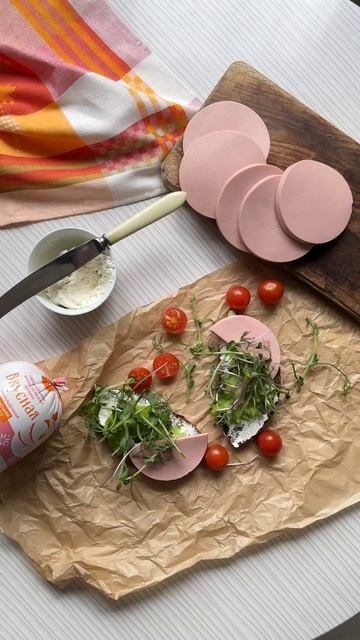 Варёная колбаса 