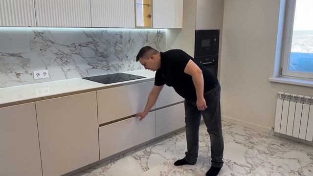 Стильная кухня с золотыми акцентами 💥 смотреть онлайн