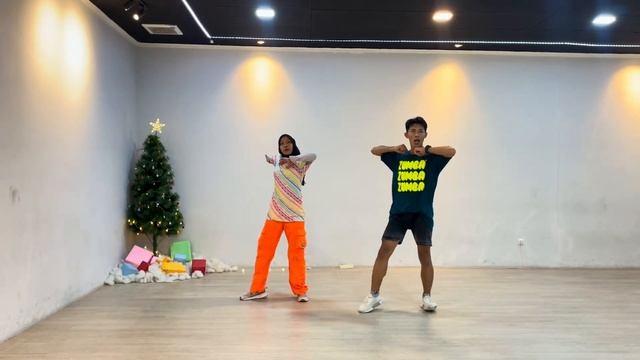 Fireburning dj Rex Zumba Warm Up Choreo by Zin RVM смотреть онлайн
