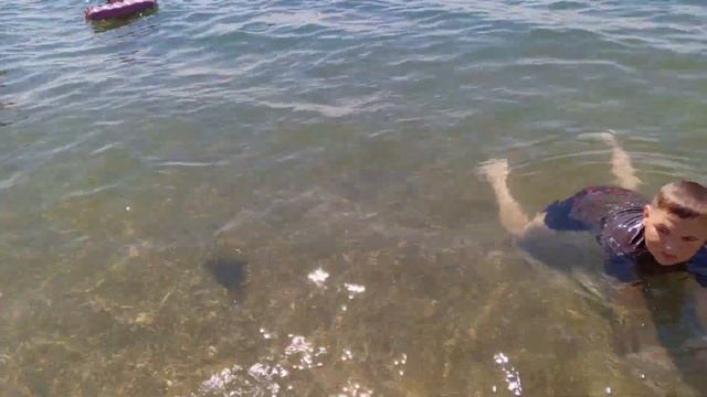 #Мысхако пляж много отдыхающих море чистая прозрачная водички пошла жара (живу на чёрном море) смотреть онлайн