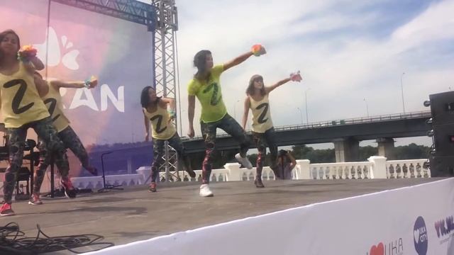 Яркокросс!!! Zumba Fitness - раскачали народ!!! Song: Samantha J - Bad Like Yuh смотреть онлайн