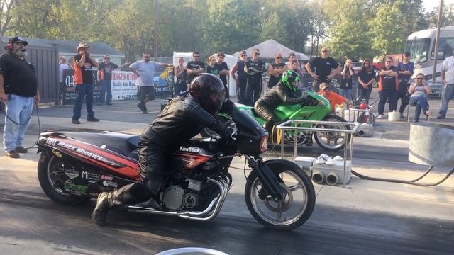 Old School Kawasaki KZ No Bar Dragbikes Battle in Grudge Race смотреть онлайн