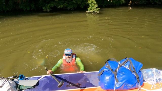 Как залезть на SUP в жилете смотреть онлайн