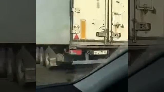 Три грузовика столкнулись на трассе в Кореновском районе смотреть онлайн