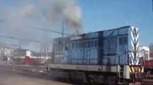Тяжёлый запуск двигателя на тепловозе ЧМЭ2 с огнём из труб!