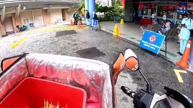 HANTAR SATAY PANAS2 DEKAT HOSPITAL!! смотреть онлайн