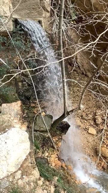 Водопад близ пляжа Капуташ, Каш, Турция смотреть онлайн