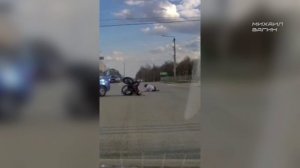 Питбайкер врезался в Весту, уезжая от полиции