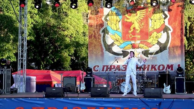 Золотая Керчь. Площадь Ленина #концерт Дмитрий Полюшкин- Золотая Керчь #певец #love #singer #актер смотреть онлайн