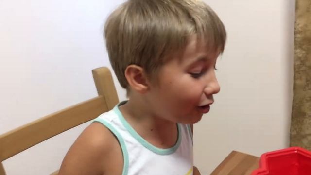 Распаковка Роктавор Р3 бейблейд бёрст волчки. смотреть онлайн