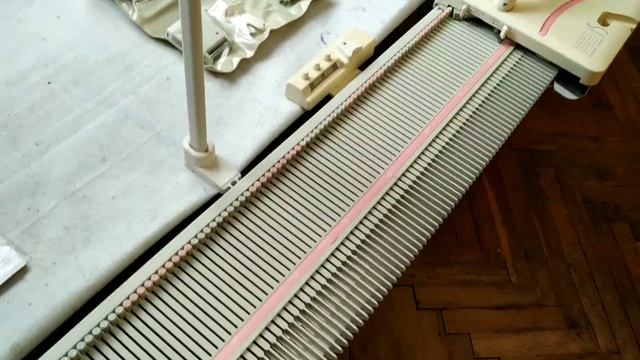 Продана. Японская вязальная машина Silver Reed SK2200 (LK150), 4 класс.