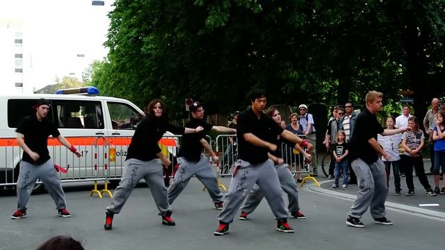 Flying CookieZ at Brupbacherplatz смотреть онлайн