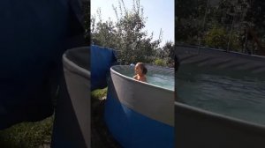 Купаемся в бассейне!