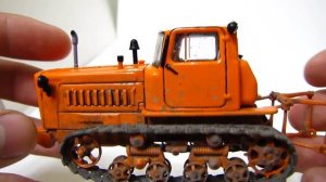 Масштабная модель трактора ДТ-75 в масштабе 1:43